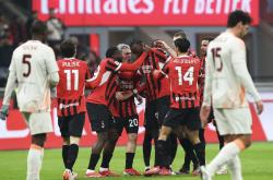 英雄联盟总决赛赛程-包含曼联险胜AC米兰，惊险晋级的词条