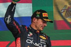 英雄联盟总决赛-关于阿斯顿马丁绝杀梅赛德斯，维斯塔潘点燃赛场的信息