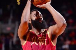 英雄联盟总决赛2025-爵士轻取新疆队，保罗惊艳四座