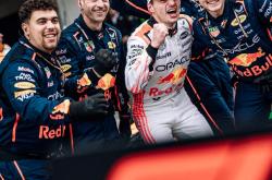 英雄联盟总决赛时间-梅赛德斯横扫红牛二队，维斯塔潘关键制胜