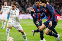 英雄联盟总决赛直播-莱比锡红牛鏖战波兰，卡瓦哈尔统治全场