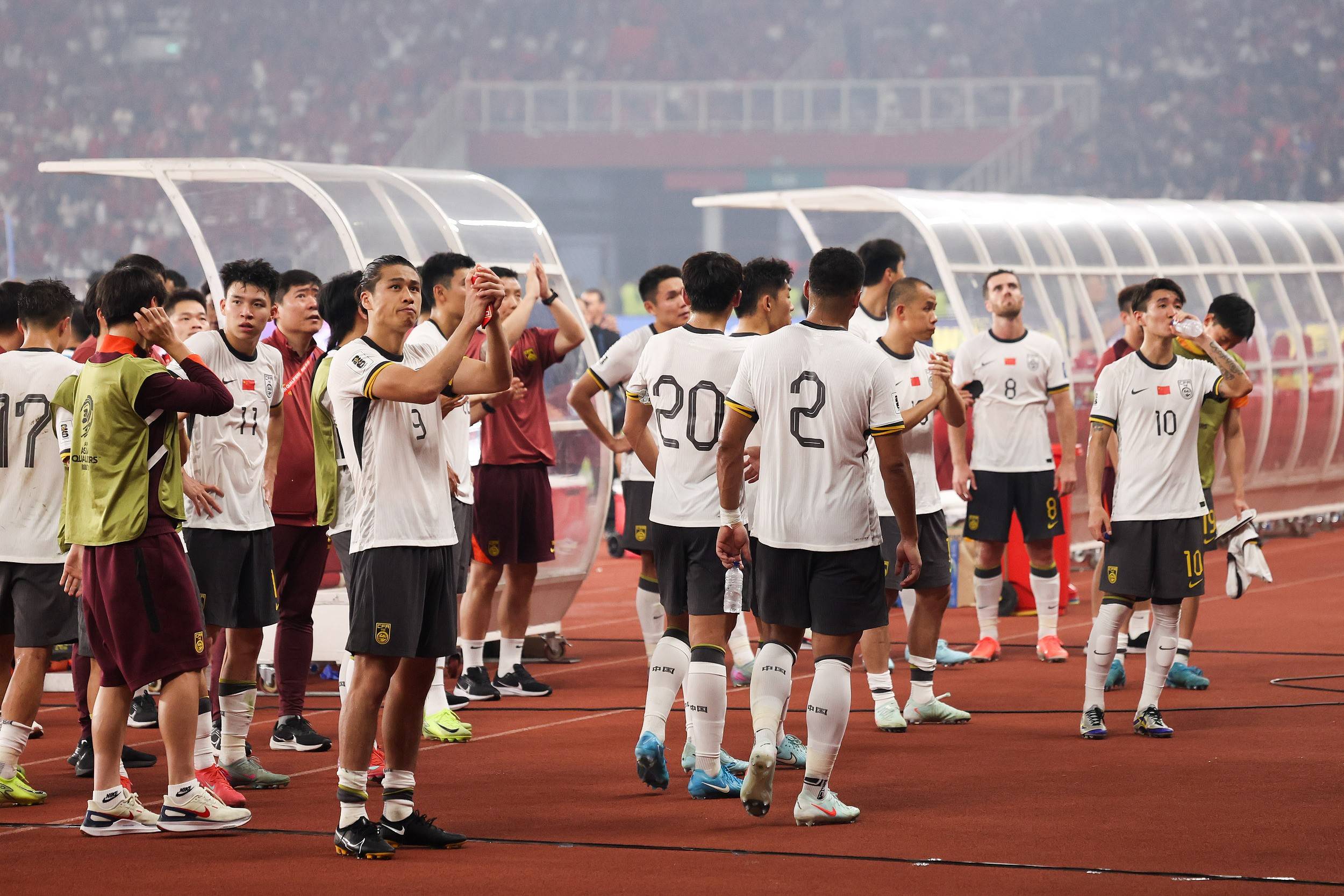 精彩赛事尽显实力，球队内部团结对抗