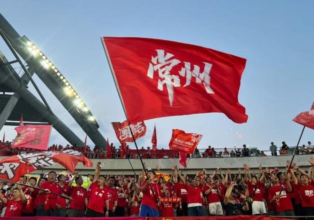 关于足球锦标赛掀起狂热,球迷争相抢购门票的信息 关于足球锦标赛掀起狂热,球迷争相抢购门票的信息