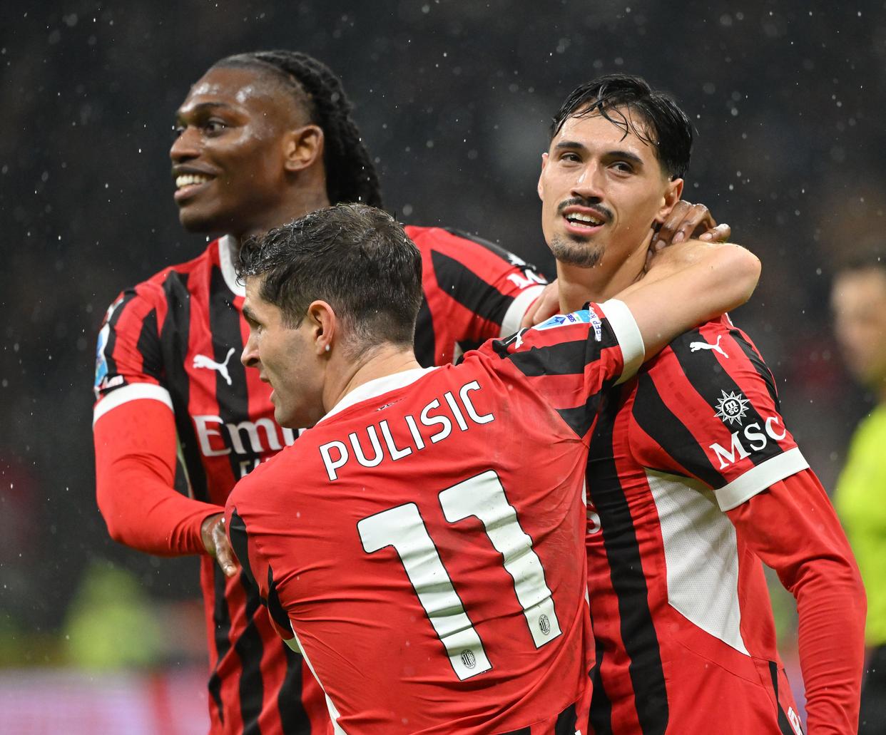 包含曼联险胜AC米兰,惊险晋级的词条 包含曼联险胜AC米兰,惊险晋级的词条