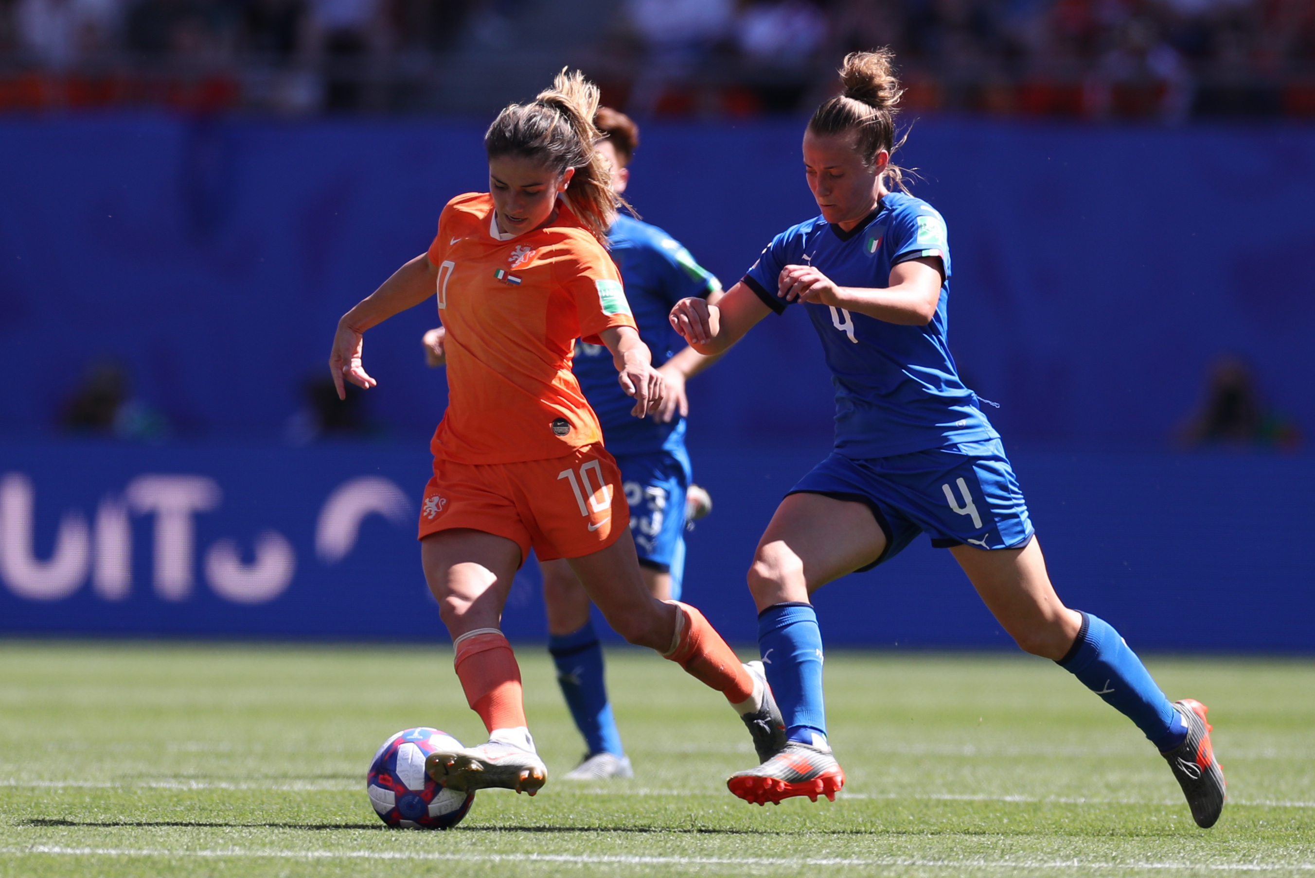 瓦朗谢纳主场落败，遭遇困顿的简单介绍