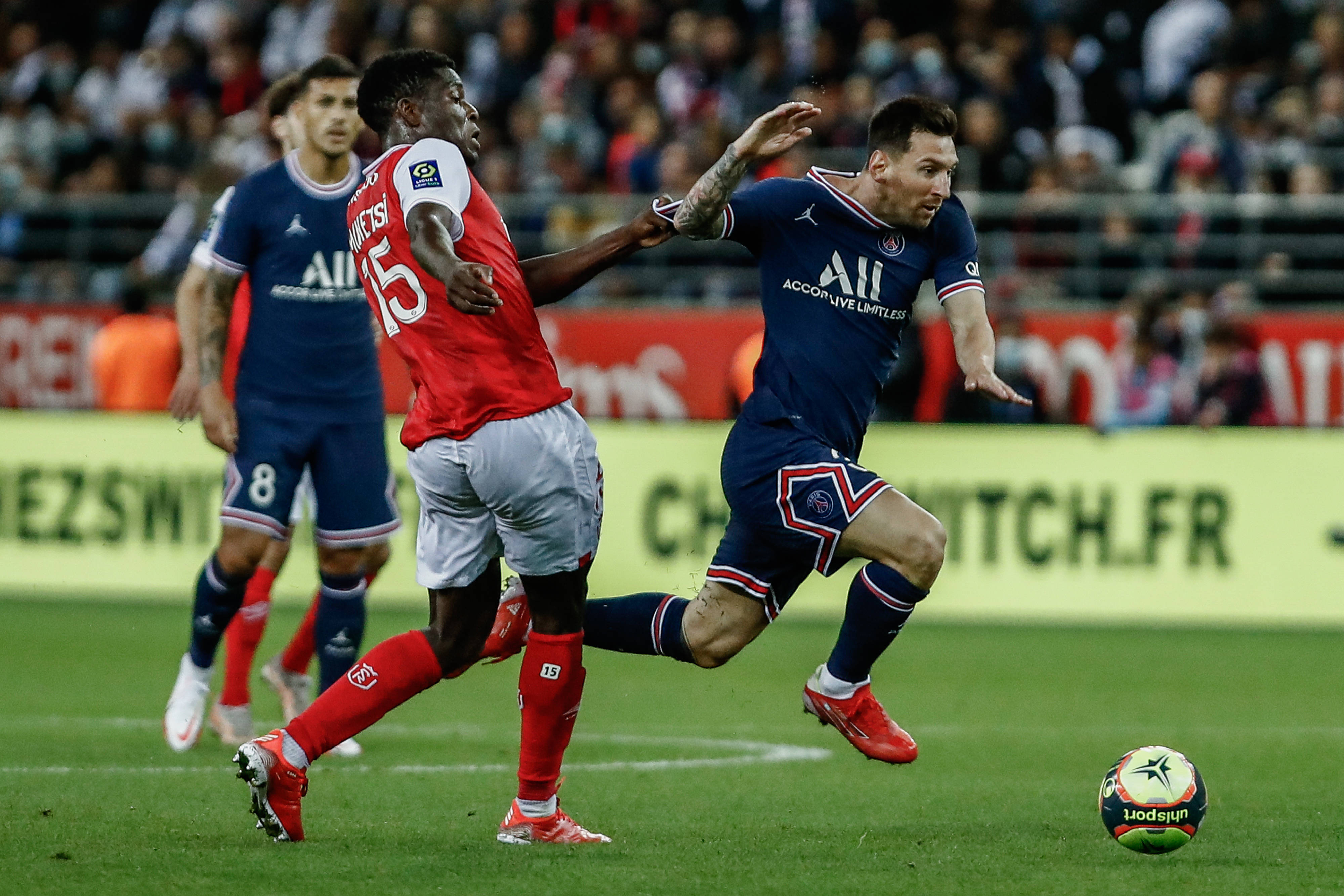 包含联赛大战：巴黎圣日耳曼力克敌手的词条