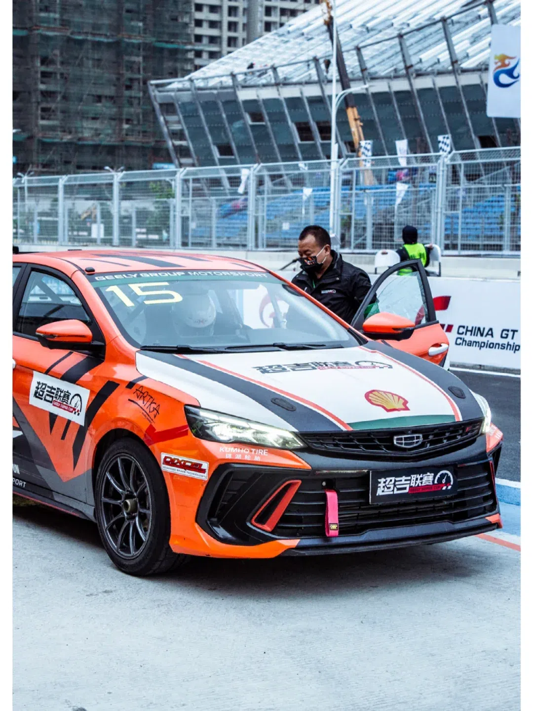 赛车总决赛即将打响，冠军归属成谜