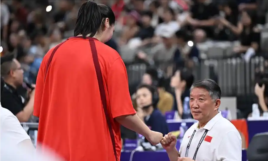 中国队横扫印尼队，安赛龙统治全场