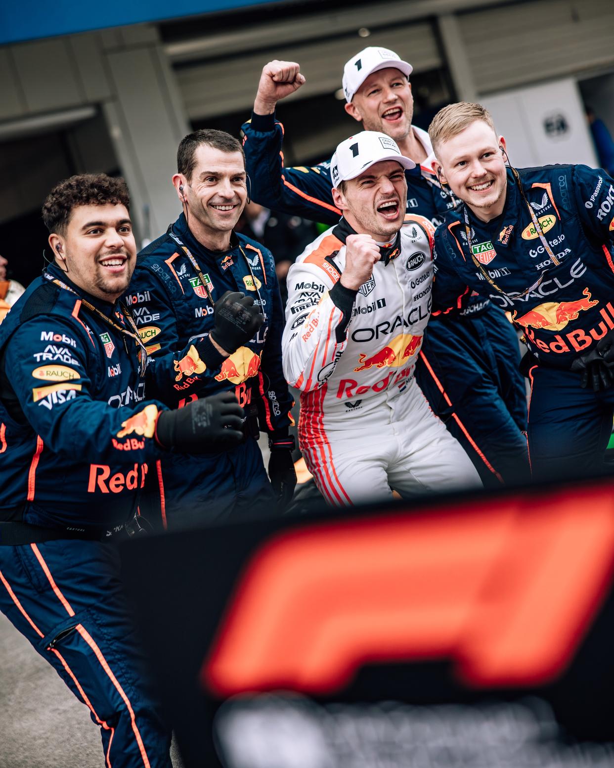 梅赛德斯横扫红牛二队，维斯塔潘关键制胜