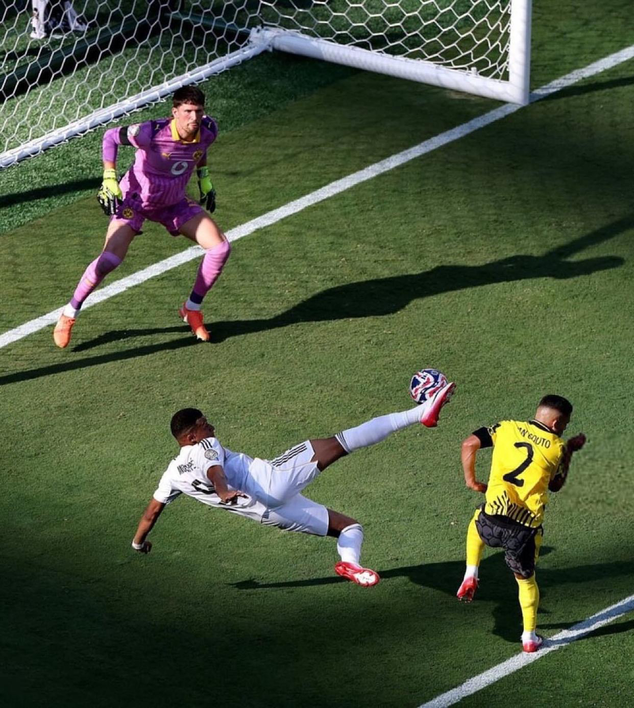 多特蒙德轻取尤文，姆巴佩点燃赛场