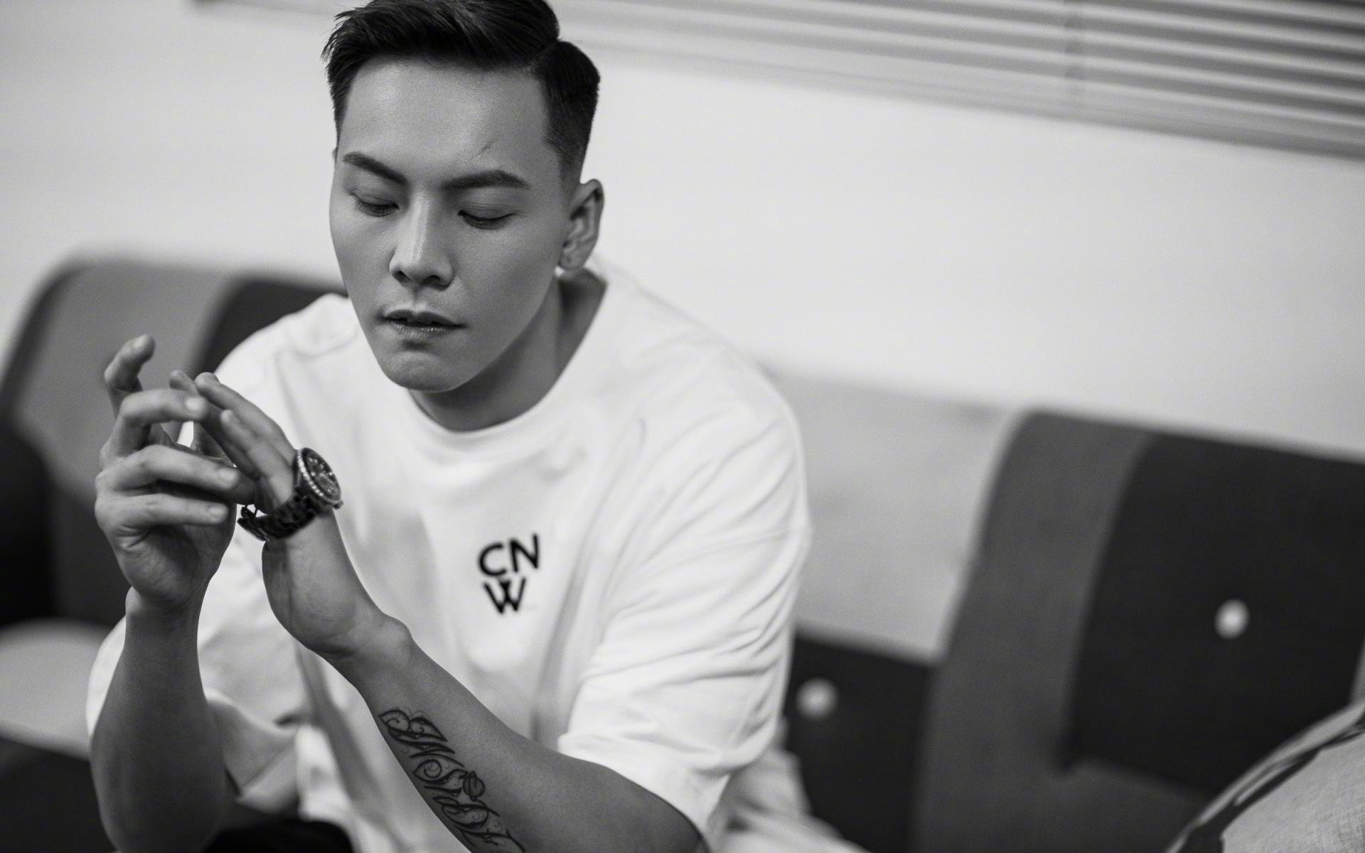 当西亚卡姆空降东莞之夜,一场跨越时空的篮球对话与自我救赎