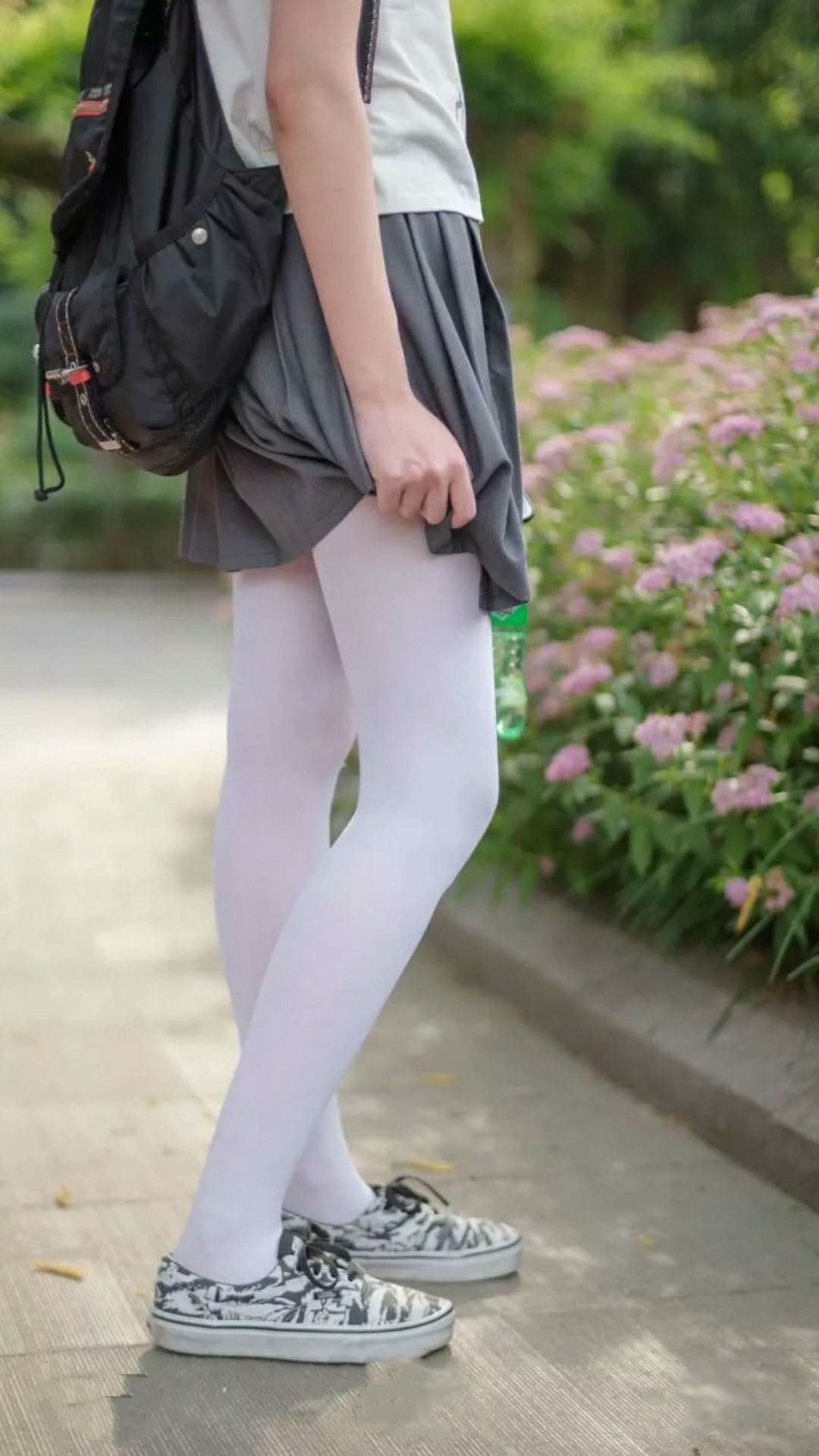 充满了戏剧性和反转的可能性。我先为你构思一个能抓住眼球、体现唯一性的文章标题，然后再根据这个标题展开一篇完整的文章